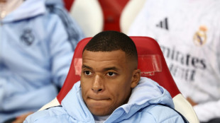 Mbapp&eacute; 'faz o que quiser no tempo libre', defendem seus companheiros