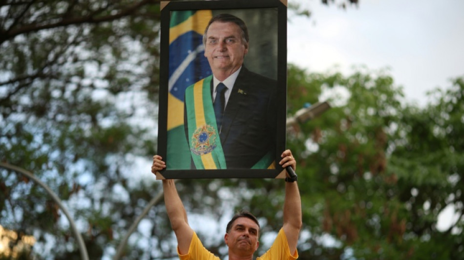 Fl&aacute;vio Bolsonaro, de rozar la presidencia a salir de Brasil por la puerta trasera