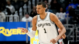 Spurs overpower Pistons in clash of NBA's form teams