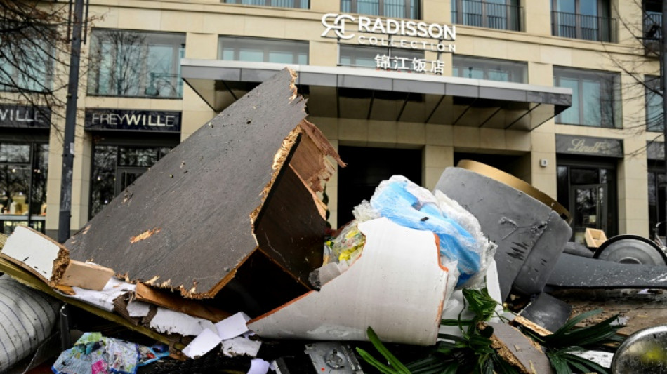 Un acuario gigante estalla en un hotel en el coraz&oacute;n de Berl&iacute;n