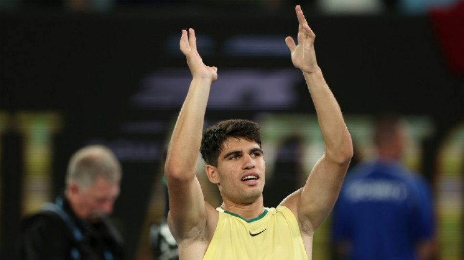 Alcaraz bate Gasquet na estreia na Austr&aacute;lia; Swiatek e Rybakina sofrem, mas avan&ccedil;am