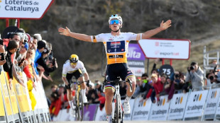 Evenepoel shows his 'good legs' and clean heels to Roglic