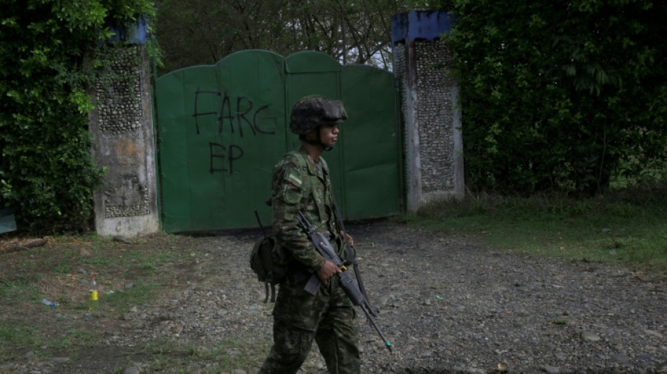 Col&ocirc;mbia registra ataque de guerrilha mais letal em d&eacute;cadas