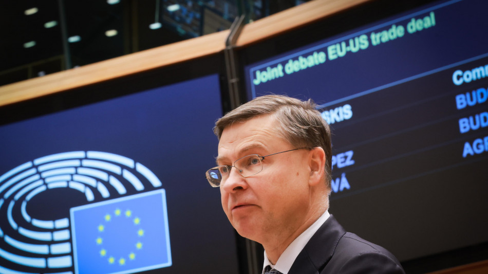 Dombrovskis, economia a rischio stagflazione, impatto crisi fino a 0,4%