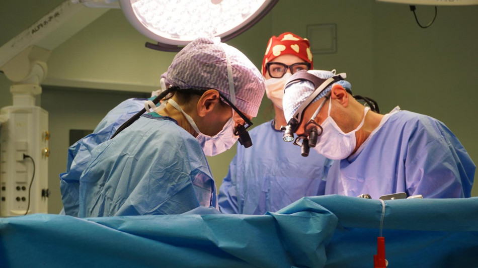 Dona 2 organi a figlia, primo trapianto combinato da vivente in Italia