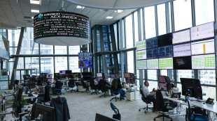 Borsa: l'Europa giù con i dazi e il lavoro Usa, Parigi -2,91%