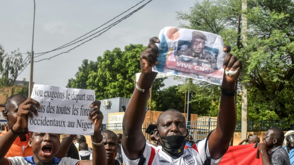 Francia empez&oacute; evacuaci&oacute;n de europeos de N&iacute;ger tras el golpe de Estado