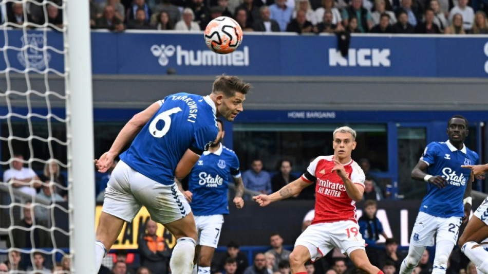 Arsenal vence Everton e &eacute; 4&ordm; na Premier League; Chelsea fica s&oacute; no 0 a 0 com Bournemouth