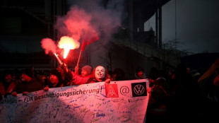 IG Metall ruft f&uuml;r Montag zu Warnstreiks in allen VW-Werken auf