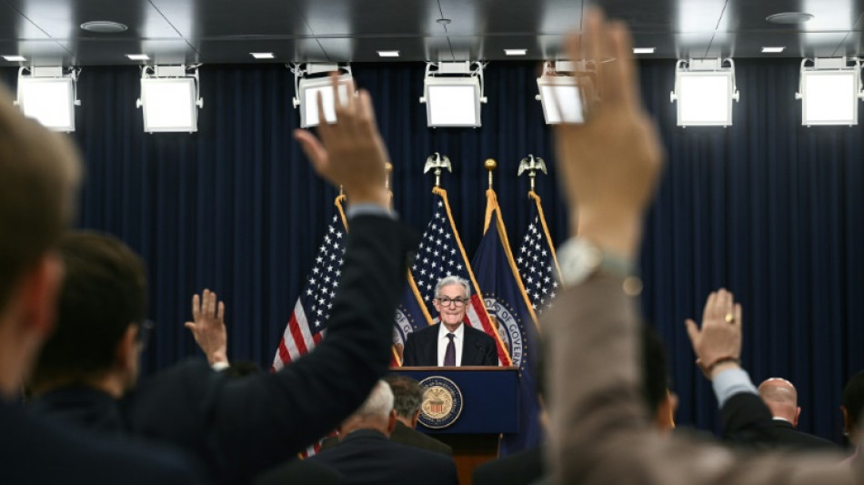 Desafiado por Trump, Fed mantém juros e alerta para risco inflacionário