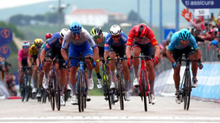 Matthews wins Giro 3rd stage, Evenepoel still in pink
