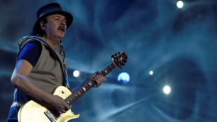 Carlos Santana pospone varios conciertos por el covid-19