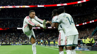 Real Madrid goleia Sevilla (4-1) com dois gols de Mbapp&eacute; e &eacute; 3&ordm; no Espanhol