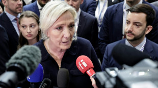 Le Pen quiere una segunda vuelta en las presidenciales francesas contra un partido centrista