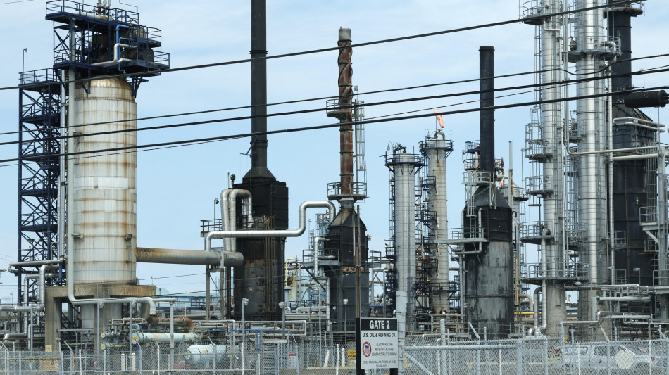 La guerra in Medio Oriente spinge i prezzi di petrolio e gas