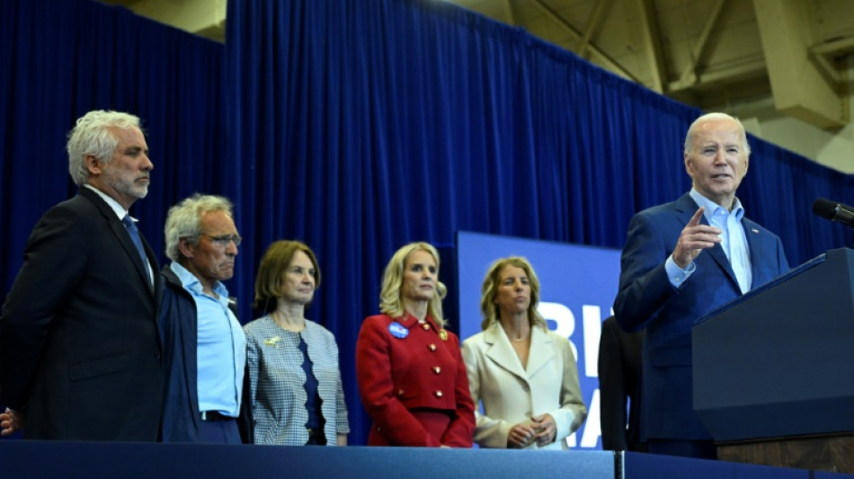 Biden re&ccedil;oit l'onction des Kennedy face &agrave; la menace du neveu de "JFK"