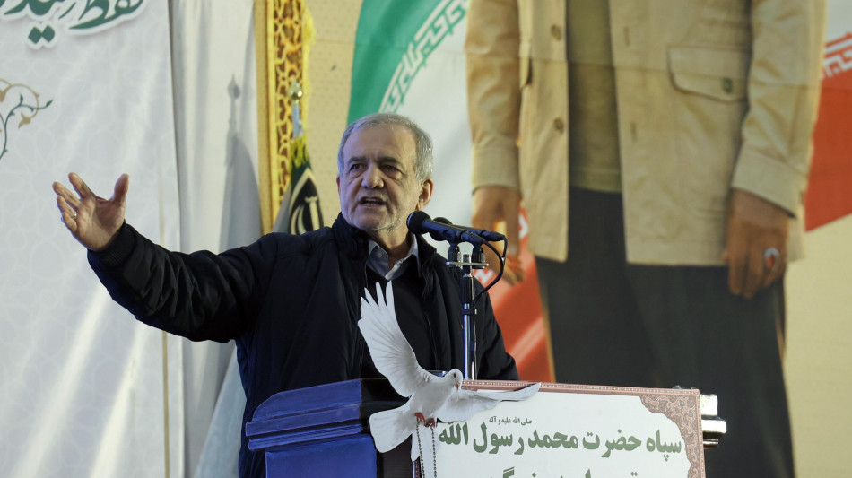 Pezeshkian, 'ok al dialogo, ma non ci costringano alla sottomissione'