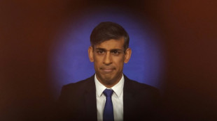 Covid: Rishi Sunak défend son action et relativise son rôle