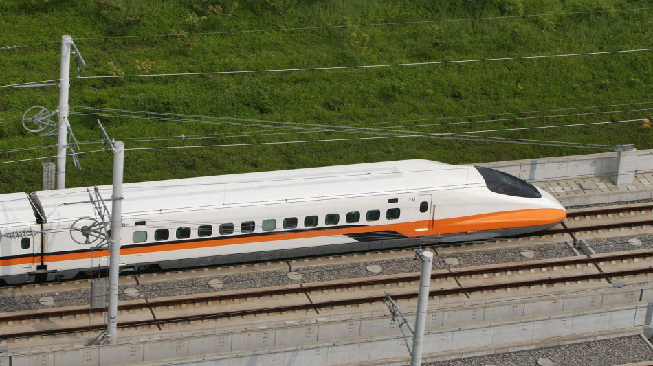 Un serpente mette ko i treni ad alta velocità Tokyo-Osaka