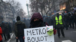 Retraites: premiers d&eacute;fil&eacute;s, les syndicats esp&egrave;rent frapper "plus haut, plus fort"