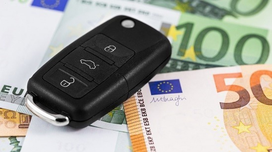 Il prezzo dell'rc auto sale a 432 euro ma la crescita rallenta