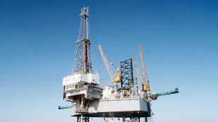 Prezzo del petrolio in calo, Wti scambiato a 60,79 dollari