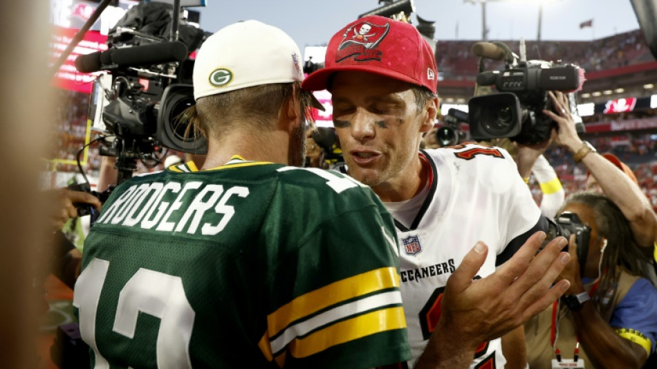 Rodgers edges Brady as Packers hold off Bucs