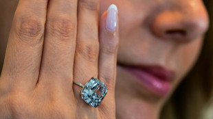 Raro diamante azul é exibido em Abu Dhabi antes do leilão