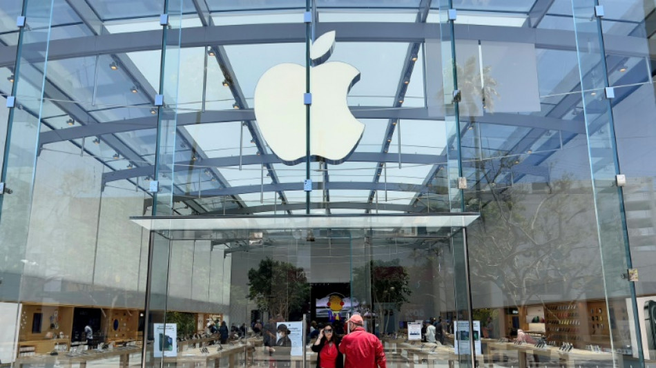 Apple reports solid profits, but sees greater hit from strong dollar