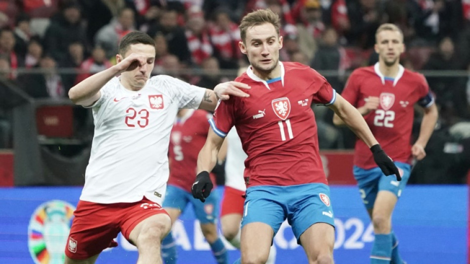 Tr&ecirc;s jogadores tchecos s&atilde;o cortados da sele&ccedil;&atilde;o ap&oacute;s serem flagrados em boate