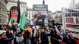 Scala, in piazza la protesta di proPal e lavoratori spettacolo