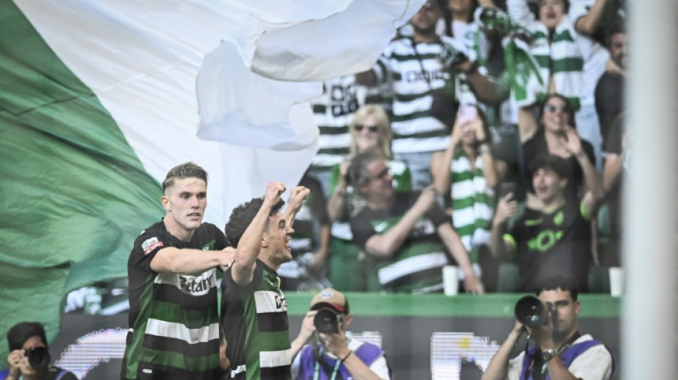 Sporting vence Vitória de Guimarães (2-0) e é bicampeão português