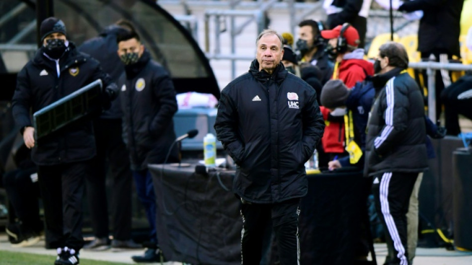 Ex-t&eacute;cnico dos EUA Bruce Arena &eacute; suspenso por coment&aacute;rios 'inapropriados'