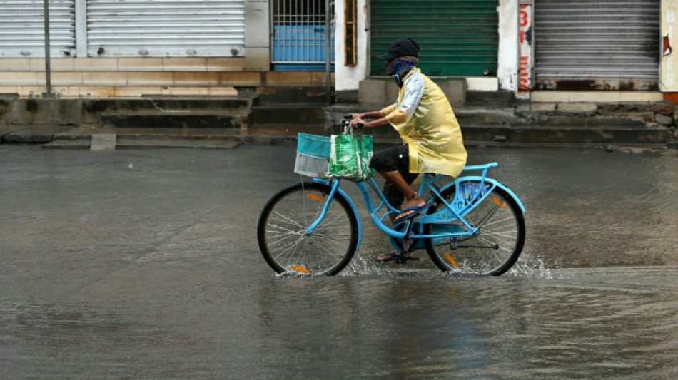 El cicl&oacute;n Arnab toca tierra en India y obliga a decenas de miles de evacuaciones