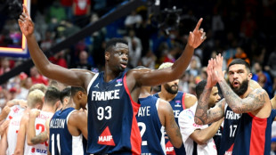 Eurobasket-2022: la France et sa d&eacute;fense &eacute;coeurent la Pologne 