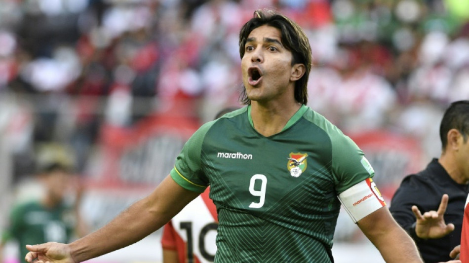 Bol&iacute;via divulga lista com 48 jogadores para enfrentar Brasil e Argentina nas Eliminat&oacute;rias