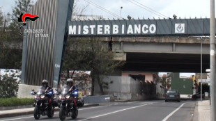 Bambina lanciata dal balcone dalla madre, morta