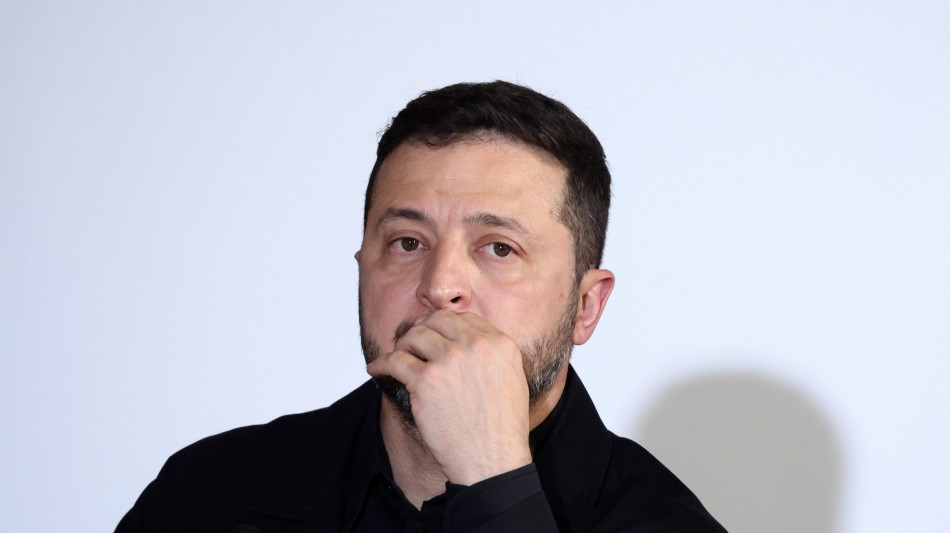 Zelensky visita le truppe ucraine sul fronte sudorientale