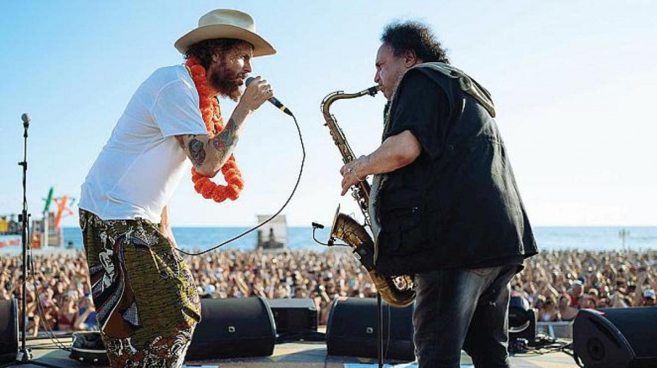 Jovanotti, quando Avitabile improvvisa al sax si apre il cielo