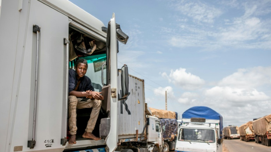 "Aidez-nous &agrave; ouvrir la fronti&egrave;re", implorent les transporteurs bloqu&eacute;s sur la route du Niger