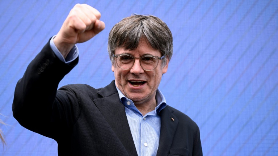 Espagne: les ind&eacute;pendantistes r&ecirc;vent d'une "remontada" pour rester au pouvoir en Catalogne