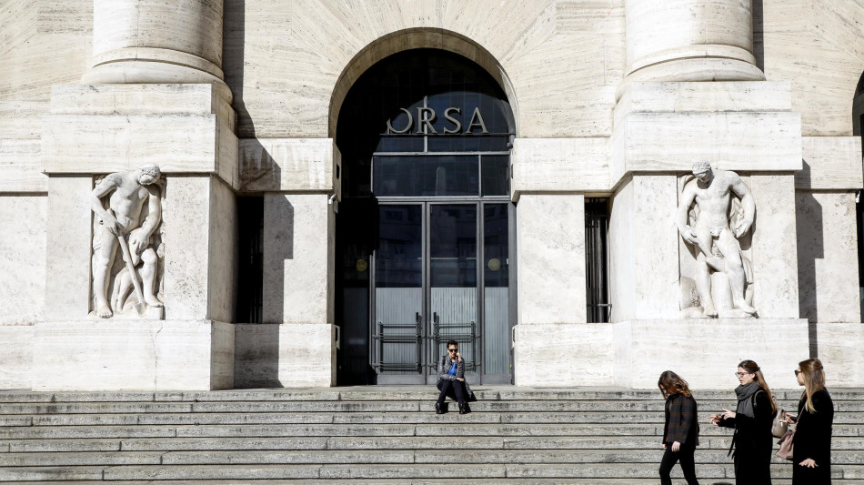 Borsa: Milano apre cauta (+0,18%), in luce Cucinelli, Moncler e Mediobanca, gi&ugrave; Mps