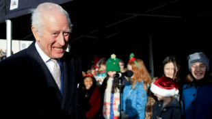 "Je suis toujours en vie", plaisante le roi Charles III