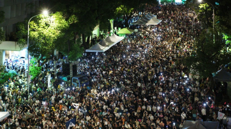 Des dizaines de milliers de personnes manifestent &agrave; Ta&iuml;wan contre les projets de loi du Parlement 