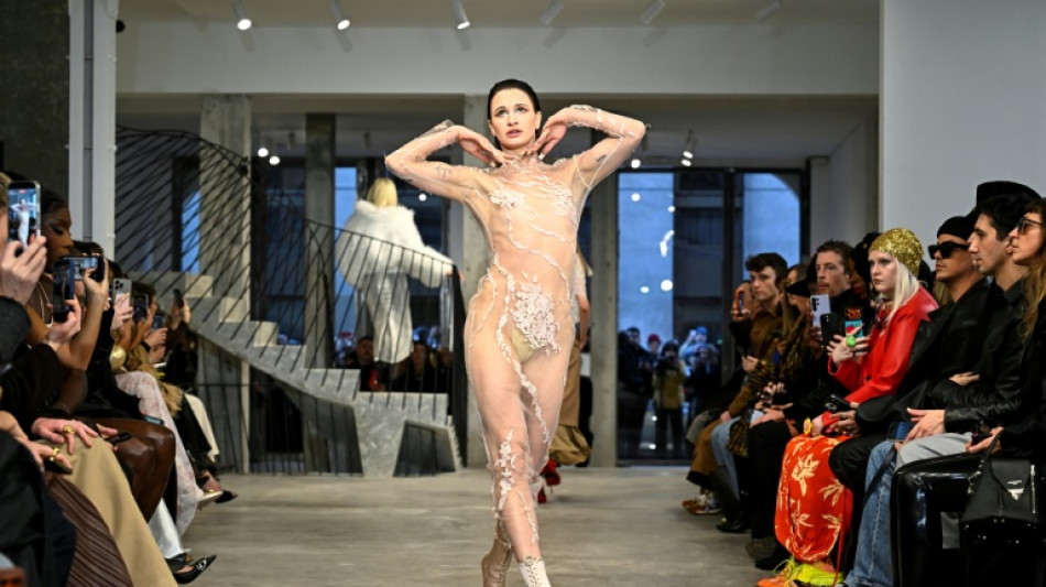 Semana de Moda feminina de Paris come&ccedil;a com 'consolida&ccedil;&atilde;o' de estilos