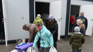 Desplazados ucranianos se instalan en Le&oacute;polis en casas prefabricadas en un parque