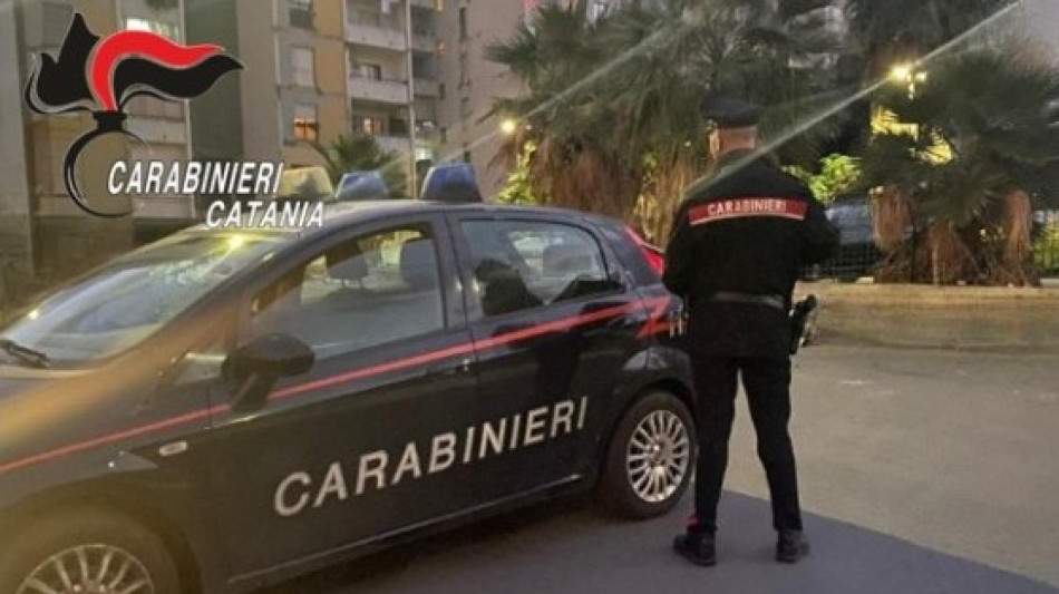 Donna accoltellata a Catania, catturato il marito