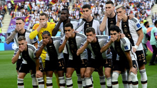 Mondial/Droits LGBT+: b&acirc;illon mim&eacute;, brassard en tribune... L'Allemagne r&eacute;plique &agrave; la Fifa