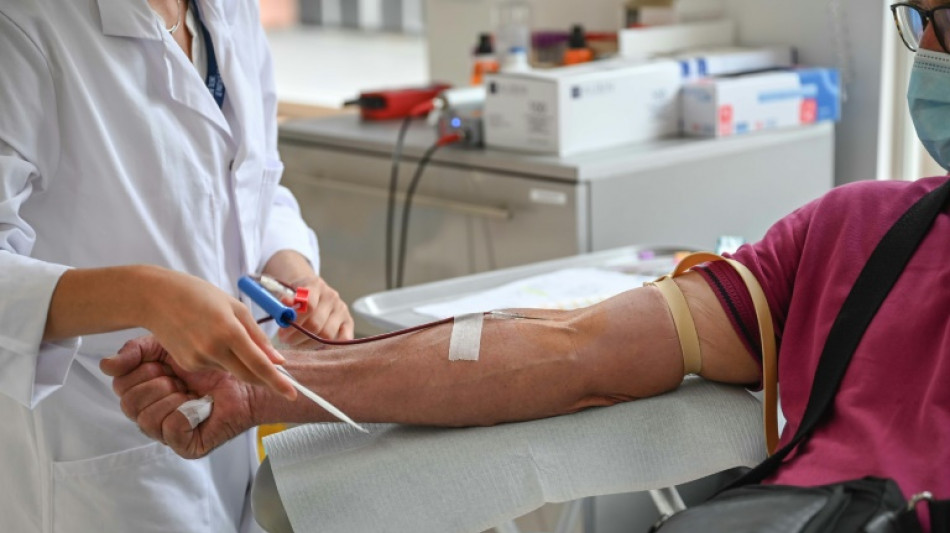 Don de plasma: sous perfusion am&eacute;ricaine, la France cherche son ind&eacute;pendance
