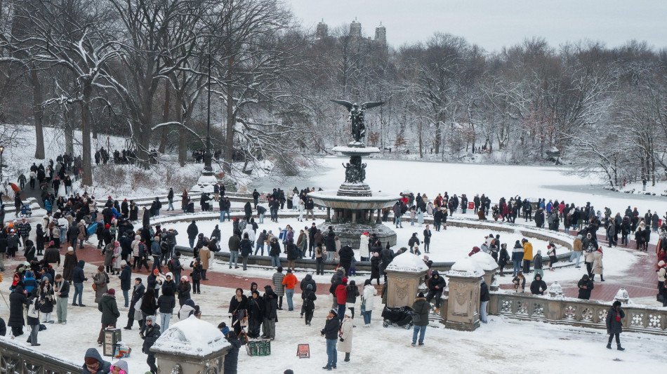 Tempesta di neve a New York, dichiarato lo stato di emergenza